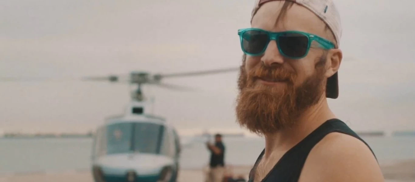 J.Crestani: O 28χρονος που απολύθηκε και τώρα βγάζει 500.000 δολάρια το μήνα ταξιδεύοντας (φωτό)